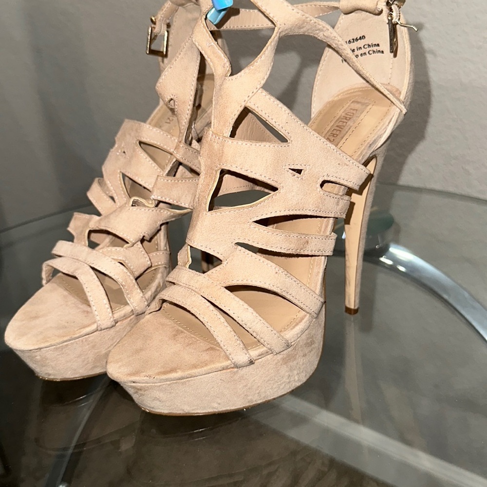 FOREVER21 - PLATFORM TAN NUBUCK HEELS Sz8